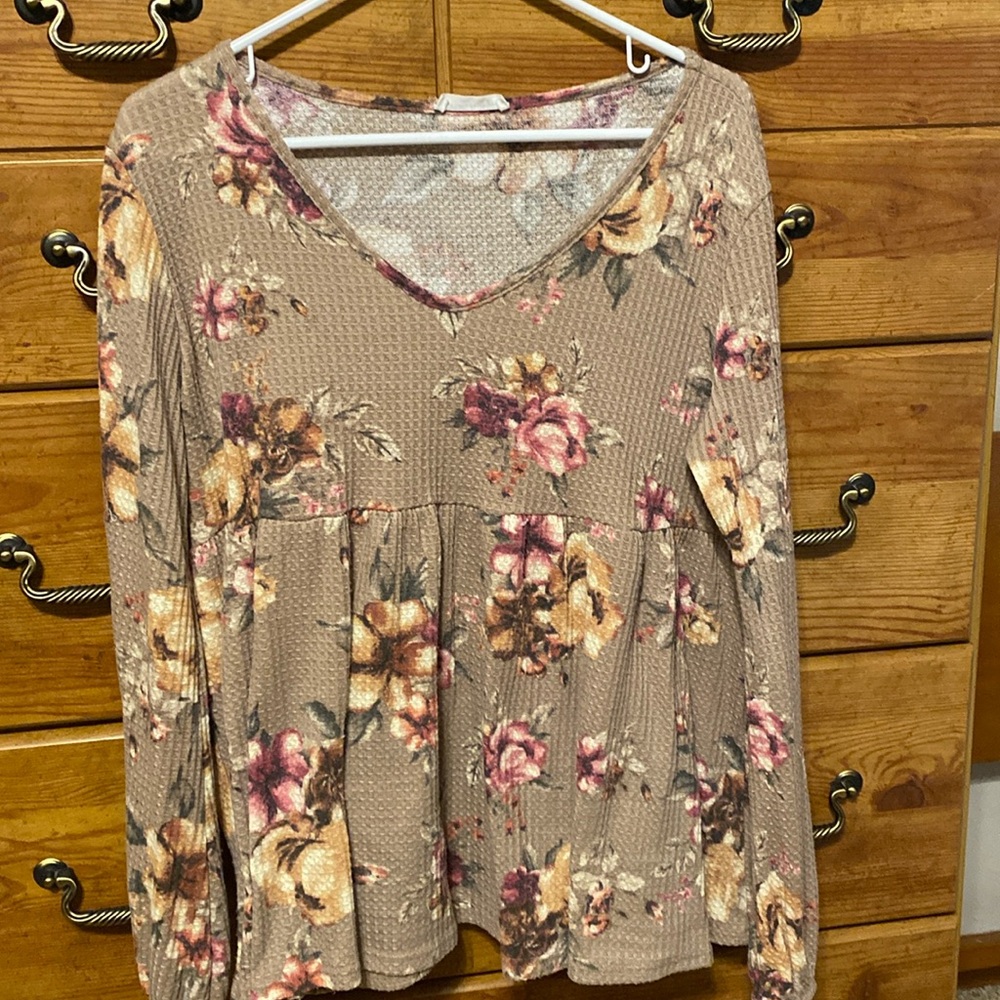 Adorable waffle knit babydoll tee size L